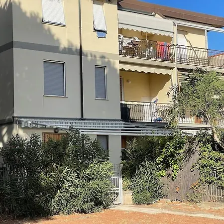 Grazia&andrea Pratoranieri, Capraia 17, 100m. Mare Apartment *