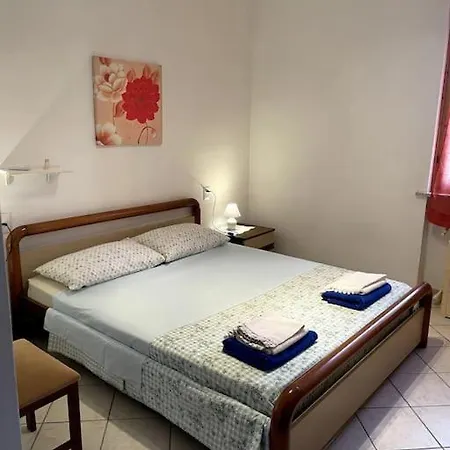 Apartment Grazia&andrea Pratoranieri, Capraia 17, 100m. Mare *